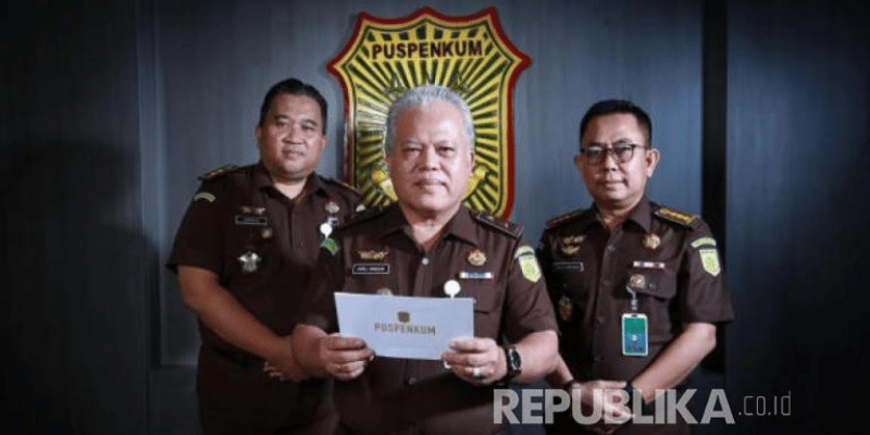 Kepala Pusat Penerangan Hukum Kejaksaan Agung (Kapuspenkum Kejagung) Harli Siregar (tengah).© Dok Kejagung