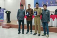 Foto bersama Ketum DPP PJS bersama Anggota Dewan Pers Yogi Hadi Iswanto, Assisten I Pemprov Sulteng Fahrudin didampingi Ketua DPD PJS Sulteng, Selasa (15/07/2025) di Palu Sulteng