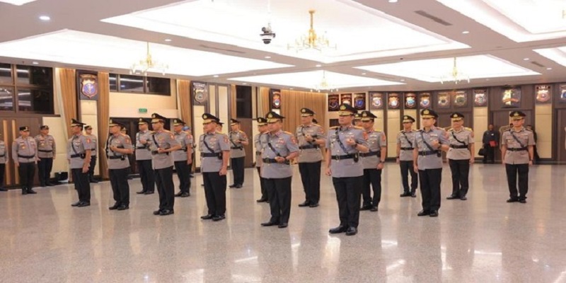 Kapolri Jenderal Polisi Listyo Sigit Prabowo melantik Irwasum Polri, Kabareskrim Polri dan sejumlah Kapolda, hari ini. (cnn Indonesia/ dok Humas Polri)