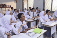 Suasana belajar di salah satu sekolah SMA