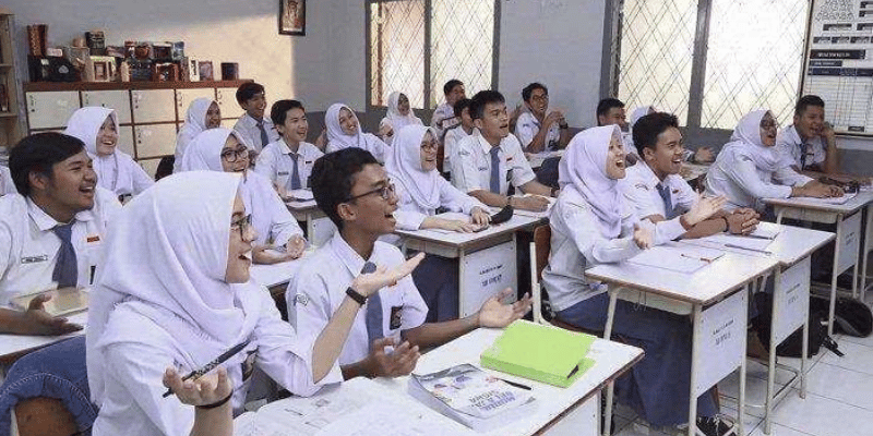 Suasana belajar di salah satu sekolah SMA