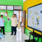 Presiden RI, Prabowo Subianto saat meninjau sekolah dalam proses belajar mengajar