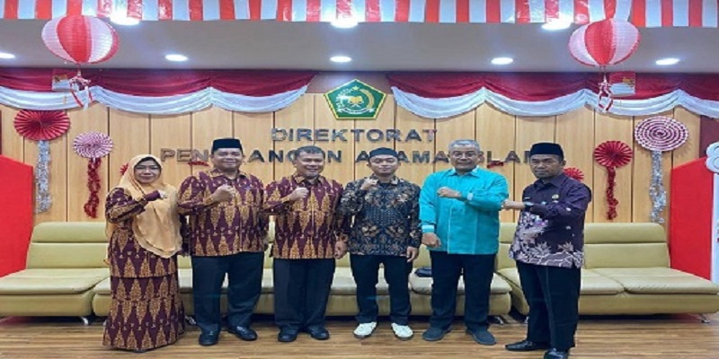 H. Mas Jekki Amri, menyampaikan dukungan, motivasi, dan doa kepada Bayu Wibisono, qari asal Kabupaten Rokan Hulu yang mewakili Indonesia di ajang Musabaqah Tilawatil Qur’an (MTQ) Internasional ke-45 di Makkah.