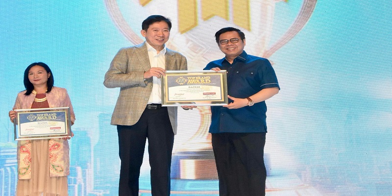 Baznas RI yang diwakili oleh Komisioner Baznas H. Rizaludin Kurniawan, M.Si menerima penghargaan Top Brand Award, di Jimbaran Bali, Selasa (12/08/2025).