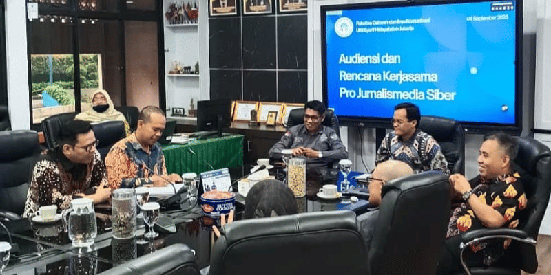 Pengurus DPP PJS saat melakukan audiensi dengan Pimpinan FDIKOM UIN Syarif Hidayatullah Jakarta, Kamis (04/09/2025) di Kampus UIN Jakarta.
