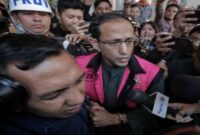 Kejaksaan Agung (Kejagung) menetapkan mantan Menteri Pendidikan, Kebudayaan, Riset, dan Teknologi (Mendikbudristek) Nadiem Makarim sebagai tersangka kasus dugaan korupsi pengadaan laptop Chromebook di Kemendikbudristek pada periode 2019–2022.(cnn indonesia)