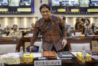 Menteri Keuangan Purbaya Yudhi Sadewa menilai aksi demonstrasi besar merupakan akumulasi dari kebijakan fiskal dan moneter yang keliru. Hal itu ia sampaikan dalam Rapat Kerja bersama Komisi XI DPR RI di Jakarta Pusat, Rabu (10/9). (cnn indonesia)
