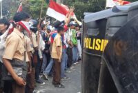 Salah satu aksi demo yang melibatakan siswa di tempat umum