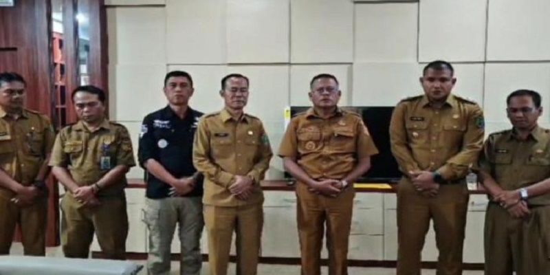 Wali Kota Prabumulih, H Arlan  meminta maaf usai Polemik pencopotan Kepala Sekolah SMP Negeri 1 Prabumulih, Sumatera Selatan. (Tribun Sumsel)