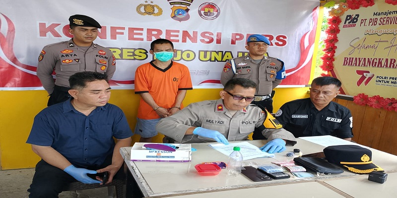 Wakapolres Touna Kompol Mulyadi saat menggelar Konferensi Pers di Kantin Makopolres Touna, Rabu, 26 November 2025. (ist)