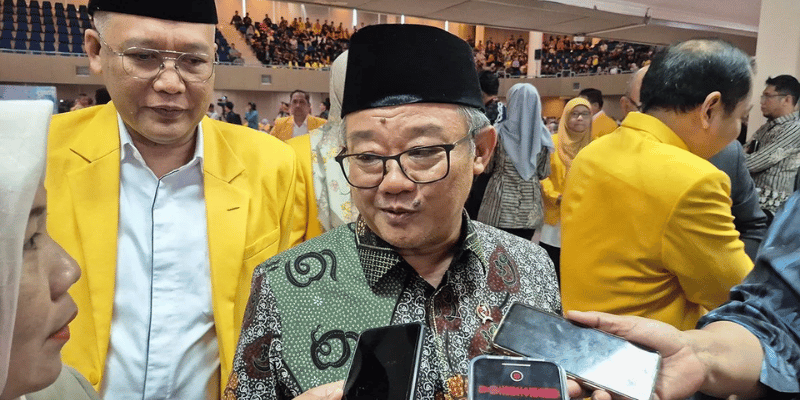 Menteri Pendidikan Dasar dan Menengah, Abdul Mu’ti saat memberikan keterangan kepada wartawan. (Foto: Antaranews)
