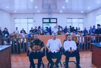 Gubernur Riau Nonaktif Abdul Wahid dalam sidang perdana dugaan keterlibatan praktik pemerasan dan penerimaan gratifikasi, perkara nomor 23/Pid.Sus-TPK/2026/PN Pbr, Kamis (26/3/2026) pukul 09.30 WIB di Pengadilan Negeri Pekanbaru. (ft: Wartasuluh)
