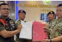 Penyerahan berkas kasus air keras Andrie Yunus ke Pengadilan Militer. (CNN Indonesia)