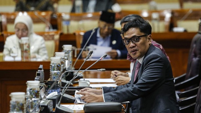 Ketua Komisi III Habiburokhman mengatakan jaksa penuntut umum Kejaksaan Negeri Kabupaten Karo tidak bisa mengajukan banding terhadap vonis bebas videografer Amsal Sitepu. (FOTO : CNN Inonesia/ Antara). 

