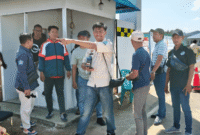 Sejumlah wartawan terlihat dicegat saat akan meliput kegiatan pemerintah daerah, di area proyek PT Berantas  Abipraya pembangunan Rumah Sakit Bolmut, Senin (27/04/2026).
