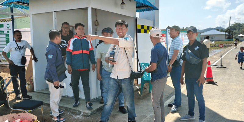 Sejumlah wartawan terlihat dicegat saat akan meliput kegiatan pemerintah daerah, di area proyek PT Berantas  Abipraya pembangunan Rumah Sakit Bolmut, Senin (27/04/2026).