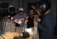
Satresnarkoba Polresta Pekanbaru menggelar penggerebekan besar-besaran di Kelurahan Kampung Dalam, Selasa (5/5/2026) malam. (mcr)