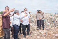 Menteri Lingkungan Hidup Moh. Jumhur Hidayat mendorong inisiatif baru terkait sistem pengelolaan sampah di Riau. (mcr)