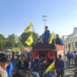 Aksi unjuk rasa ratusan mahasiswa yang tergabung dalam Pengurus Koordinator Cabang (PKC) PMII Jawa Timur di depan Kantor Gubernur Jatim, Surabaya, Rabu (24/6) (CNN Indonesia)