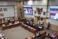 DPR menggelar audiensi dengan perwakilan korban, pengacara, dan pihak kepolisian terkait kasus penipuan umrah melibatkan Hanania Group. (CNN Indonesia)
