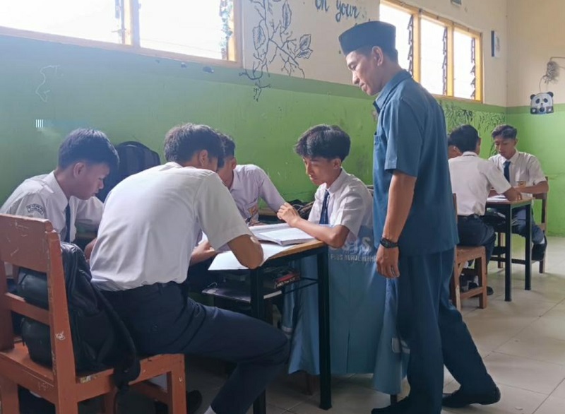 Di SDN Jalmak 1, Kabupaten Pamekasan, Jawa Timur, sejumlah guru mengaku memanfaatkan dana TPG untuk menunjang kegiatan belajar mengajar agar lebih relevan dengan perkembangan zaman. (ist)