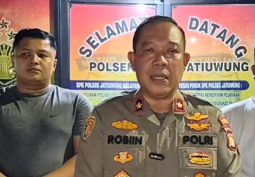 Kapolsek Jatiuwung Komisaris Robiin. (Ft : CNN Indonesia)

