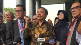 Hakim tunggal Pengadilan Negeri (PN) Jakarta Selatan menjadwalkan pembacaan putusan gugatan praperadilan yang diajukan terdakwa kasus tudingan ijazah palsu Presiden ke-7 RI Joko Widodo (Jokowi), Roy Suryo soal sah atau tidaknya penggeledahan pada Selasa (7/7). (CNN Indonesia)