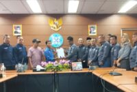Diterima pleh Tim Pendataan Dewan Pers, PJS secara resmi menyerahkan dokumen organisasi sebagai persyaratan untuk menjadi konstituen Dewan Pers, Kamis (23/7/2026), di Aula lantai VII Gedung Dewan Pers, Kebon Sirih, Jakarta Pusat. 