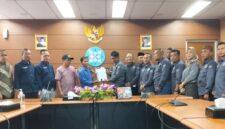 Diterima pleh Tim Pendataan Dewan Pers, PJS secara resmi menyerahkan dokumen organisasi sebagai persyaratan untuk menjadi konstituen Dewan Pers, Kamis (23/7/2026), di Aula lantai VII Gedung Dewan Pers, Kebon Sirih, Jakarta Pusat. 