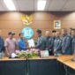 Diterima pleh Tim Pendataan Dewan Pers, PJS secara resmi menyerahkan dokumen organisasi sebagai persyaratan untuk menjadi konstituen Dewan Pers, Kamis (23/7/2026), di Aula lantai VII Gedung Dewan Pers, Kebon Sirih, Jakarta Pusat. 