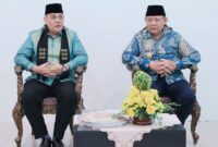 Gubernur Gorontalo Gusnar Ismail menyambut kedatangan Wakil Menteri ATR/Wakil Kepala BPN RI, Ossy Dermawan, bersama istri, Wida Ossy Dermawan, melalui prosesi adat Mopotilolo di VIP Bandara Djalaluddin, Gorontalo, Minggu (5/7/2026).
( Dok. Hms Diskominfotik Prov Gtlo)