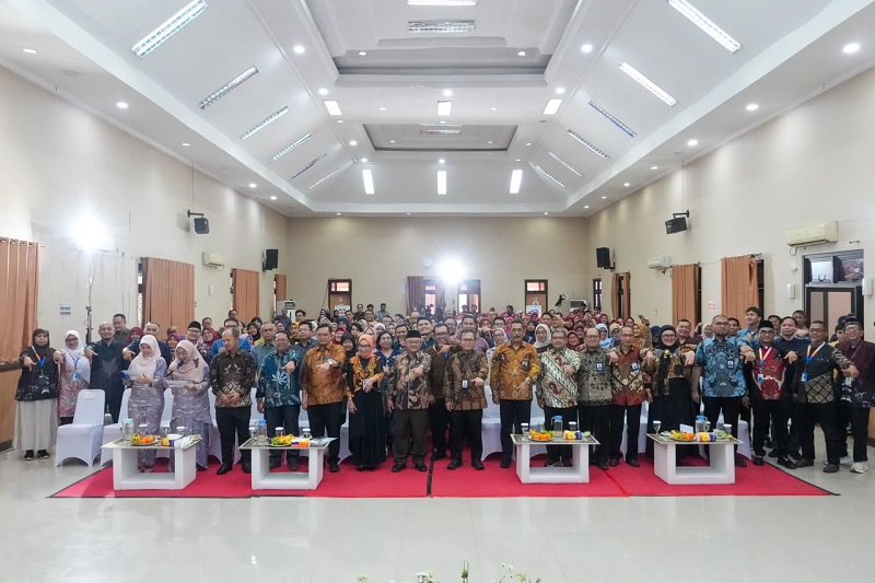 Para guru setelah mengikuti Pelatihan Pembelajaran Mendalam dan Koding Kecerdasan Artifisial (PM-KKA) yang dikembangkan Kementerian Pendidikan Dasar dan Menengah (Kemendikdasmen).