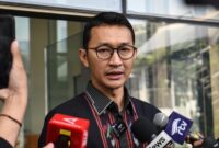 Juru Bicara KPK Budi Prasetyo menyampaikan keterangan kepada wartawan terkait operasi tangkap tangan (OTT) di Gedung Merah Putih KPK, Jakarta, Jumat (3/7/2026). (CNN Indonesia/ANT)