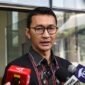Juru Bicara KPK Budi Prasetyo menyampaikan keterangan kepada wartawan terkait operasi tangkap tangan (OTT) di Gedung Merah Putih KPK, Jakarta, Jumat (3/7/2026). (CNN Indonesia/ANT)