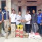 Kepala Dinas Sosial (Dinsos) Pidie, Irwansyah Putra, menyalurkan bantuan sembako pangan untuk korban pohon tumbang di Gampong Puli, Kecamatan Pidie, pada Rabu (12/08/2026).