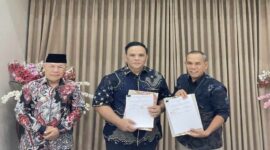 Pemkab Bangkep melakukan penandatanganan Nota Kesepahaman (MoU) tentang implementasi kas non tunai dan penyaluran anggaran Badan Layanan Umum Daerah (BLUD) ke seluruh puskesmas di Kabupaten Banggai Kepulauan dengan Bank Mandiri dan Dinas Kesehatan Kabupaten Banggai Kepulauan mengenai layanan Mandiri Payroll, Rabu (5/8/2026).
