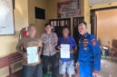Personel Satpolairud Polres Tojo Una-Una menyerahkan dua tersangka beserta barang bukti kepada Kejaksaan Negeri Tojo Una-Una dalam tahap II setelah berkas perkara dinyatakan lengkap atau P21, Jumat (21/8/2026).
