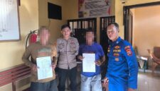 Personel Satpolairud Polres Tojo Una-Una menyerahkan dua tersangka beserta barang bukti kepada Kejaksaan Negeri Tojo Una-Una dalam tahap II setelah berkas perkara dinyatakan lengkap atau P21, Jumat (21/8/2026).

