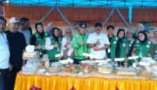 Bupati Banggai Kepulauan Rusli Moidady membuka Expo KKN Muhammadiyah Luwuk di Alun-alun Desa Liang, Selasa (25/8/2026).