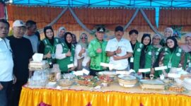 Bupati Banggai Kepulauan Rusli Moidady membuka Expo KKN Muhammadiyah Luwuk di Alun-alun Desa Liang, Selasa (25/8/2026).