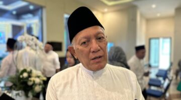 KH Abdul Hakim Mahfudz, akrab disapa Gus Kikin, terpilih sebagai Ketua Umum PBNU 2026-2031 dengan 472 suara. (Foto: CNN Indonesia/detikJatim)