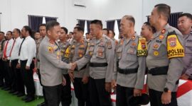 Kapolres Tojo Una-Una AKBP Yanna Djayawidya bersama jajaran menyambut kedatangan perdana Kapolda Sulawesi Tengah Irjen Pol Nasri di Mako Polres Tojo Una-Una, Selasa (25/8/2026).
