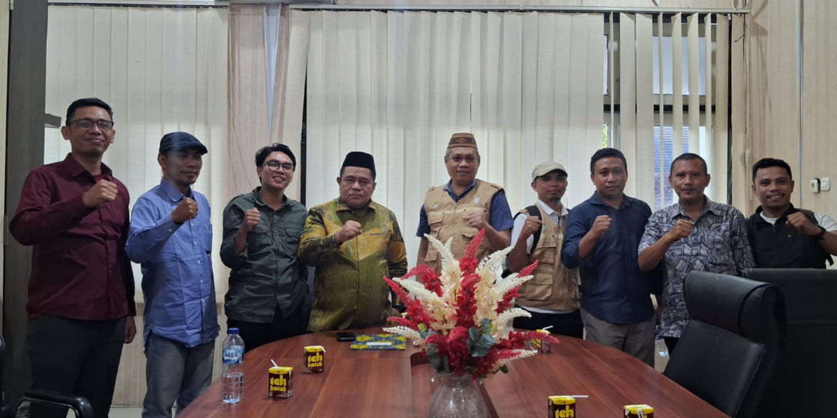 Pertemuan hangat antara Sekda Gorontalo Sugondo Makmur, SH, MH dan Jajaran Pengurus Koperasi GASS di ruang kerja Sekda, Selasa (18/8/2026)