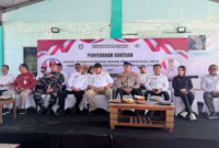 Pemerintah Provinsi Gorontalo menyerahkan ratusan paket sarana perikanan dan jaminan perlindungan kerja kepada puluhan nelayan di Pelabuhan Perikanan Inengo, Rabu (19/8/2026).