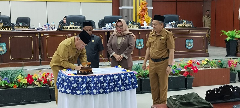 Bupati Banggai Kepulauan Rusli Moidady secara resmi menyampaikan dokumen anggaran strategis Rancangan Perubahan KUA PPAS 2026, dalam Rapat Paripurna DPRD Bangkep, Senin (10/8/2026).