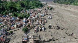 Nepal menolak tawaran bantuan pengiriman tim penyelamat dari sejumlah negara meski banyak korban tewas dan masih hilang. (Foto: CNN Indonesia/AFP)
