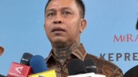 Pemimpin Besar Pasukan Merah Tariu Borneu Bangkule Rajakng (TBBR) Panglima Jilah di Istana Kepresidenan, Jakarta Pusat, Jumat (28/8). (CNN Indonesia)