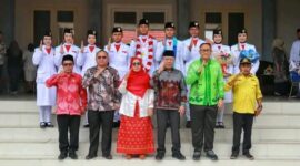 Bupati  H. Rusli Moidady, S.T., M.T., AIFO, bersama Wakil Bupati Serfi Kambey serta Ketua PKK Kabupaten Banggai Kepulauan, Hj. Halima Umar Hamid, S.Sos., menyambut kedatangan anggota Paskibraka Nasional dan Paskibraka Provinsi Sulawesi Tengah, Kamis, (27 Agustus 2026).