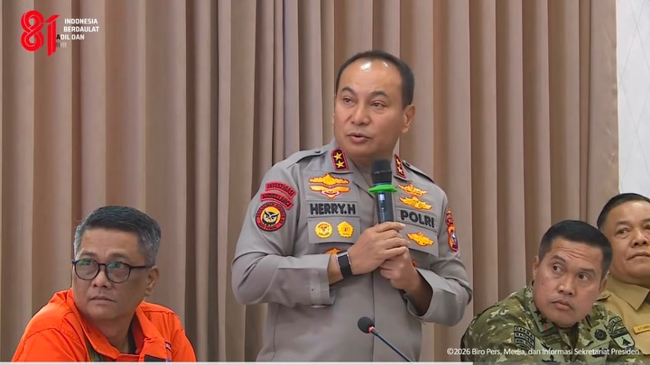 Kapolda Riau Irjen Herry Heryawan memaparkan penanganan tersangka karhutla Riau. (mcr)