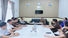 Kapolres Tojo Una-Una AKBP Yanna Djayawidya menerima kunjungan silaturahmi Kajari Tojo Una-Una yang baru, David Razi, bersama jajaran di Mapolres Tojo Una-Una, Rabu (26/8/2026).